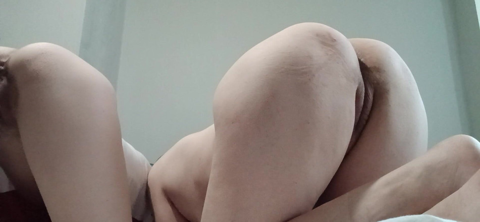 Lesbian-illusion: 两个我的女朋友同时舔我的阴户