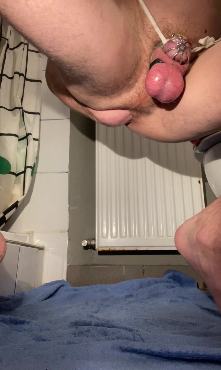 Matiefistpie: Dando ao meu suculento rosebud um pouco de atenção, ele...
