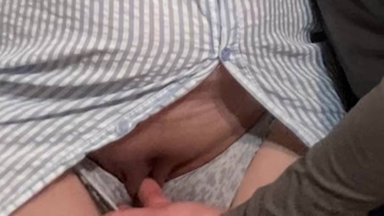 PriyaNaavya: 地下鉄で見知らぬ人が私のパンティをこすっている