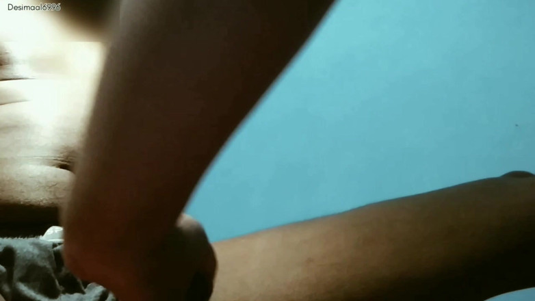 Aeddy: मम्मी और सौतेला बेटा चाटना और चुंबन सबसे अच्छा मुख-मैथुन असली सेक्स वीडियो घर में