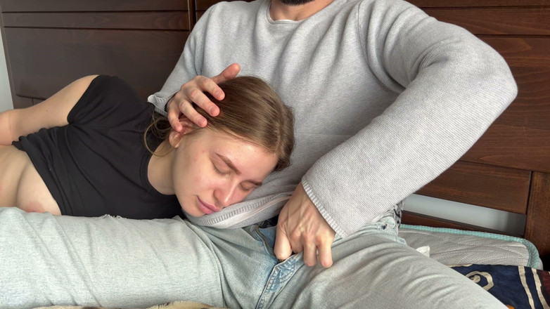 Elegant Angel: Üvey Babam anı Yakalıyor Ve ağzımı Sikiyor.