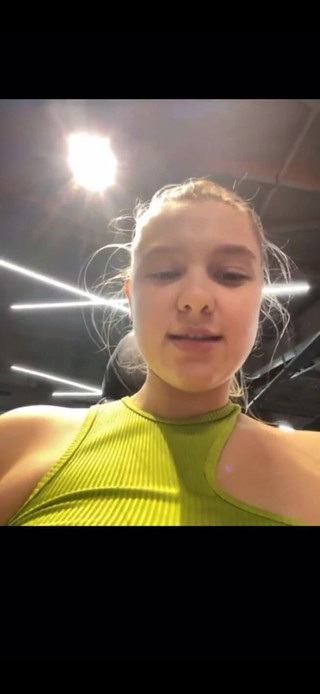 JuiceLussie: Trénování a masturbace v tělocvičně