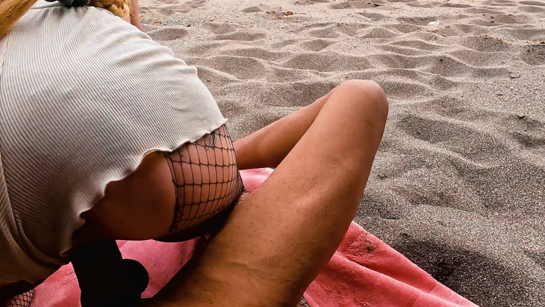 MaskCouple: Sexo en la playa en vacaciones con novia cachonda