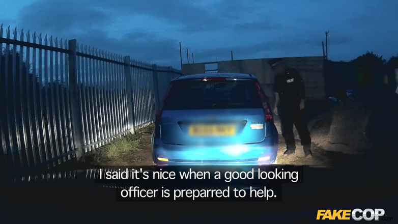 Fake Cop: Nep-agent - hete sportschool-milf voorovergetrokken en geneukt