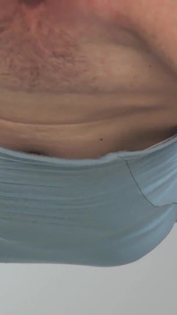 Svettig gymflickas POV ansiktssittande droppande orgasm