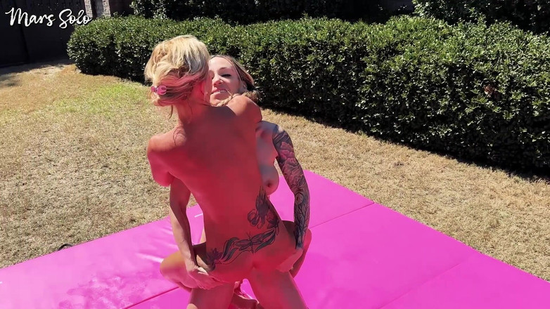 Mars solo: Cezalandırma turunda belden bağlamalı yağlı seks güreşi - mars solo ve...