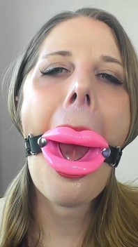 Cassie's BDSM Gag Try on and Talk