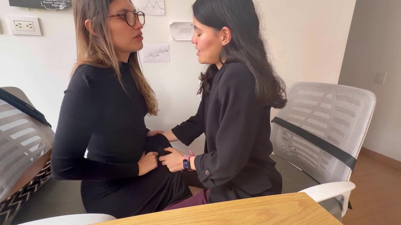 scarlettandc: Bercinta dengan rekan kerja saya