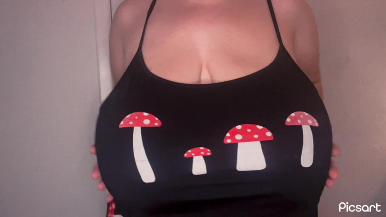 Mushroombitchx: Tit Bouncing and Jumping Jacks 2