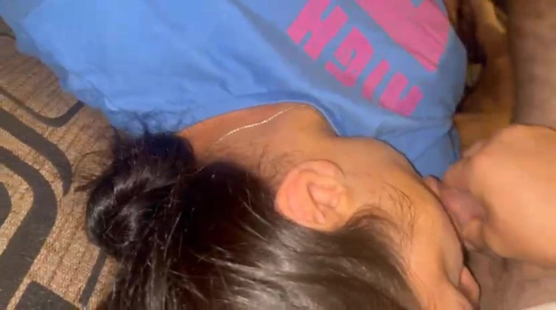 Ionut899: Satu-satunya rumah dengan ayah tiriku menggunakan mulutku untuk mengisap sepanjang...