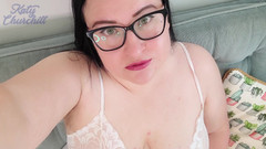 Katy Churchill: Boze bbw slikt kleine plasper geheel