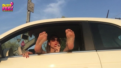 Smokin Fetish: Foot fetish in car with hot teen