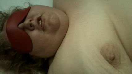 BBW nurse Vicki adventures with friends: Zuignappen gebruiken op mijn tieten en clit