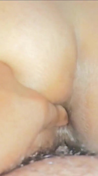 Couple en levrette avec éjaculation