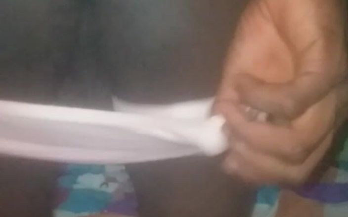 Badman4606: 気まぐれな女装ブラックエボニーは彼のセクシーなお尻を披露します。