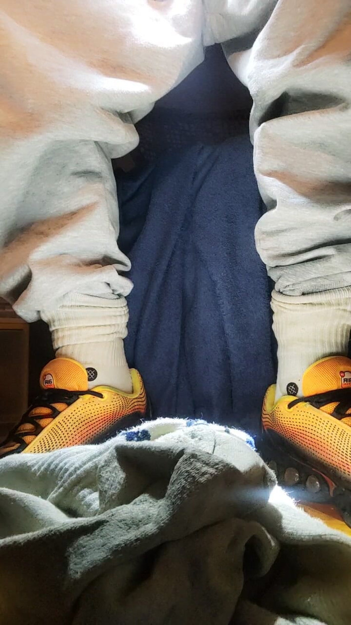 SmokedAlloy2: Dj-bro 小便和用脏袜子玩游戏......锤吧！