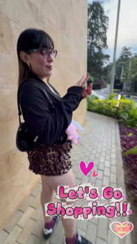 쇼핑을 좋아하는 핑크 키티
