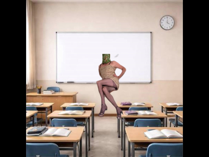 cd_aysemmm: I Can't Focus on the Lesson My Teacher Is Very...
