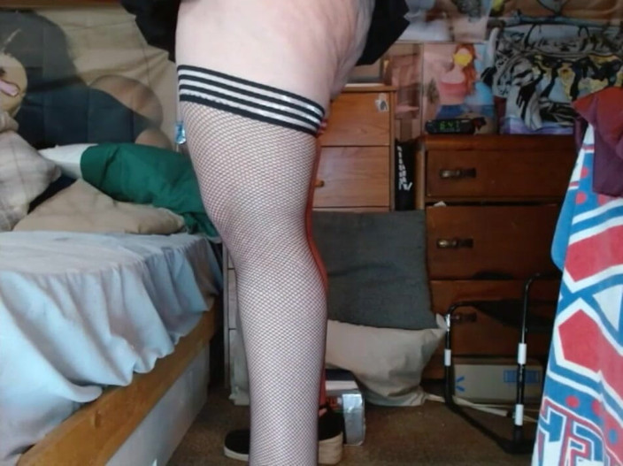 CosmicJones88: Fat Crossdressing Sissy gets low while dancing