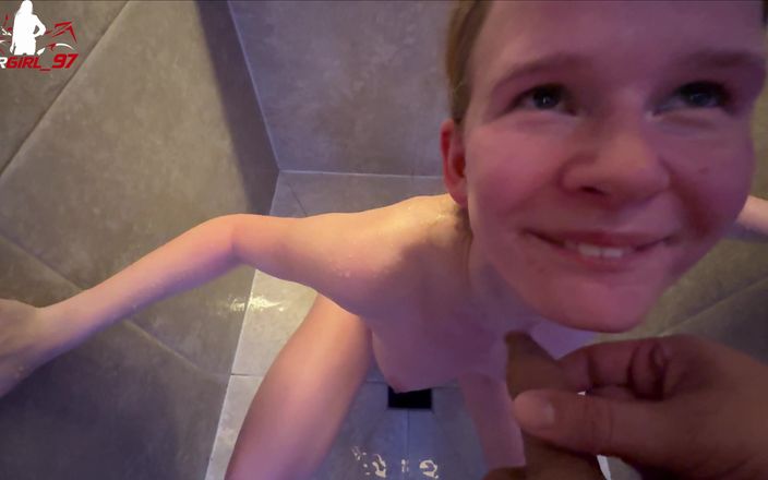 Bikergirl_97: Piscia a vicenda nella Zona Spa