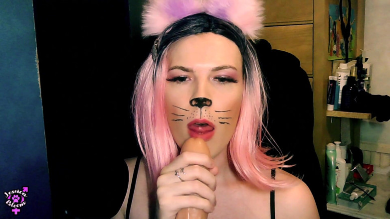 Jessica Bloom: Sissy slut blowjob practice as cat girl Jessica Bloom (054)