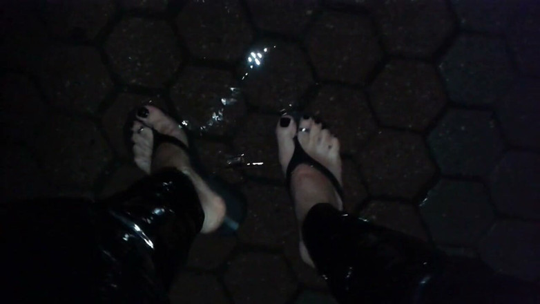 Heelex: Wet Feet