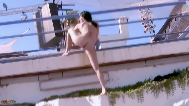 MMM100: Barbara-nux Sexy mladá brunetka Barbara Nux si svléká oblečení