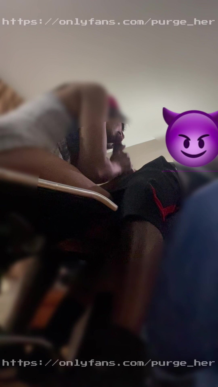 Purge_her: Troia Emo Lavora Sodo per Una Sborrata
