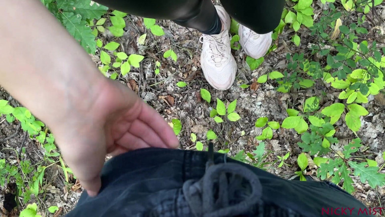 Nicky Mist: Sexy blondýnka Nicky Mist dostane mrdku do pusy po kouření