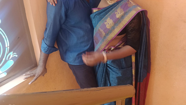 Pushpa studio: Zahýbající romantika v domácnosti na schodech