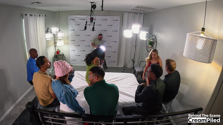CreamPiled: Gangbang seks kumpulan adegan 2 perempuan 5 lelaki