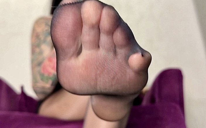 Julia domaina: Black Pantyhose On, Kaki Hos dengan Jari Kaki Panjang dan...