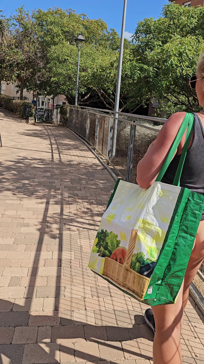 Playwithus: Wandelen in het park en trappen zonder ondergoed - volledige video