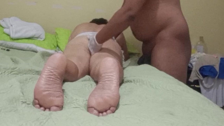 Milfta boohot: Voetmassage met olie voor een rijpe milf