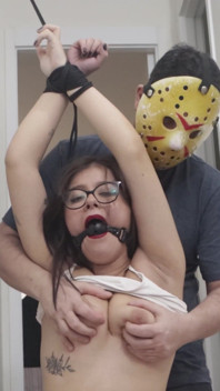 กาบี ในสายพันธนา, ตีตูด, เฆี่ยนและเสียว tickle