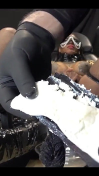 A Kinky Slut Queen dark Dea fodida, punhos e mijou sua buceta cremosa safada (extrema) Parte.1