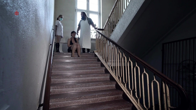 Inquisition and prison world: Uithoudingstests - luie schoonmaakster Andrea moet naar een harde training