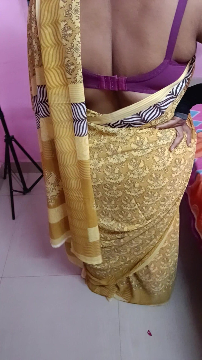 Reshmahotever: Tamil quente sari dança