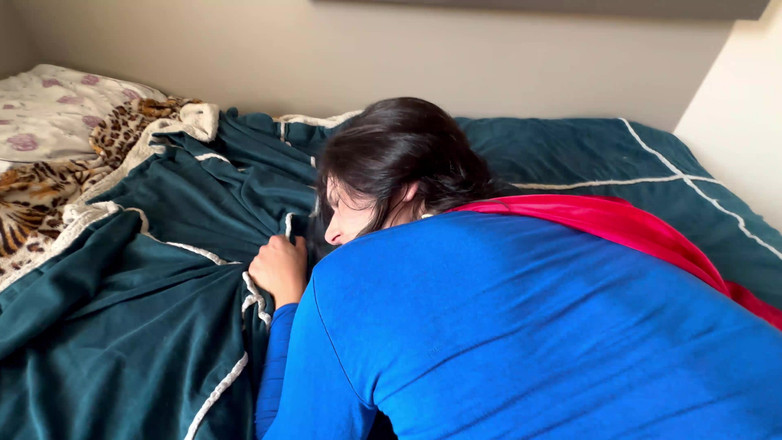 Shamelesscouple: Supergirl vernederd: haar eerste keer dat ze zich onderwerpt aan...