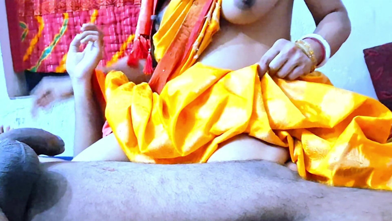 Busty Banuu: Indyjski Bhabhi Blowjob Pokaż cycki