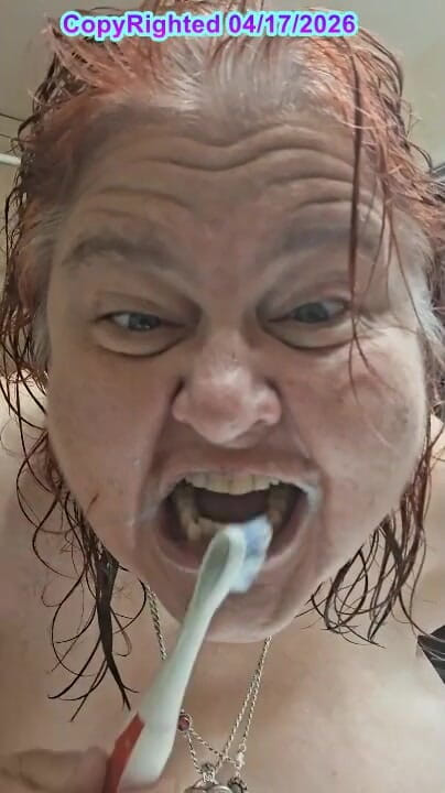 BBW nurse Vicki adventures with friends: Ateşli Bir Tıraşsız Hemşire Vicki Kuruduktan Ve Başka Bir Bakım...