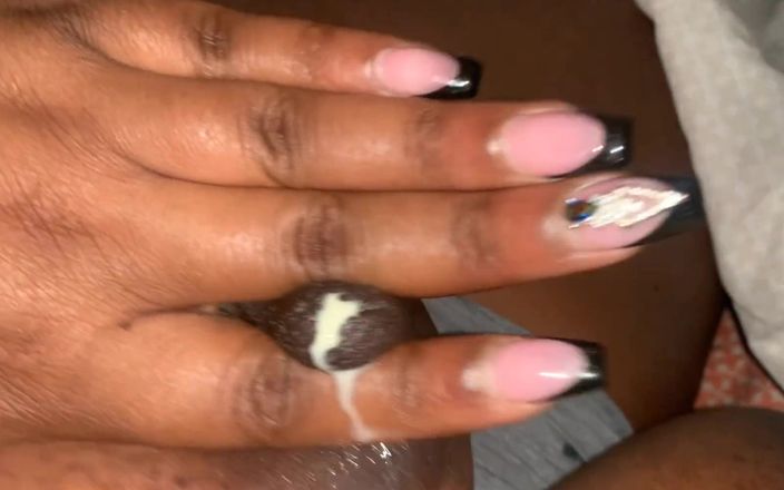 Super sexy ebony cuties: Ściskanie dojenia moich twardych sutków