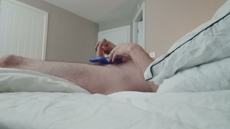 Dante5150: Housesitting och hittade mina styvdotter sexleksak så wanked till orgasm...