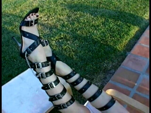 Masturbation Porn: Dark haired beauty wearing high heels and lingerie drilling her...