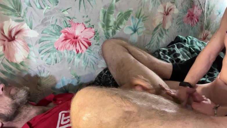MaxHotty: Tüylü Olgun Ayı ve Sperm Yüklemesi Olan Sıcak Flip Flop