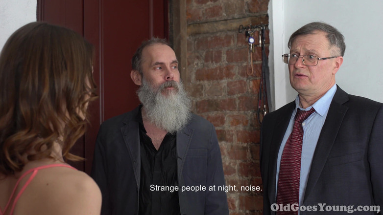 Old Goes Young: Dolce teen serve due vecchi stalloni eccitati.