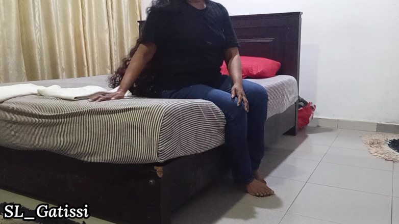 SL Gatissi studio: My Sri Lankan Girlfriend's Natural Ass