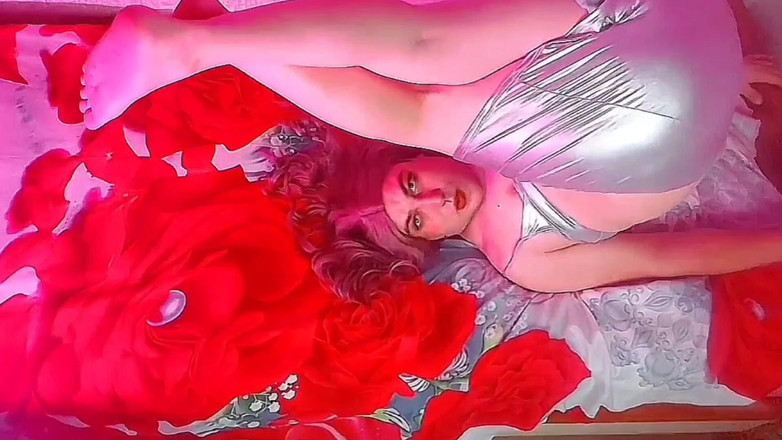 Kitty_Cross: Hravý Femboy tě svádí nezbednými malými pohledy