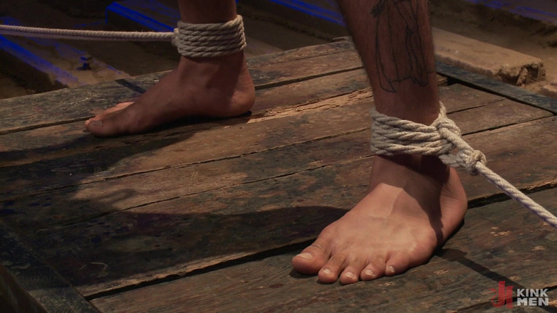 Kink Men Classics: Wilfried Knight - impian Leo Forte menjadi kenyataan