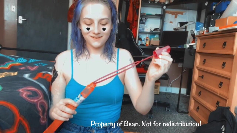 Alice Bean: Sevimli fasulye baloncukları yalıyor